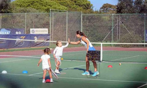 clases-de-tenis-para-ninos-en-verano